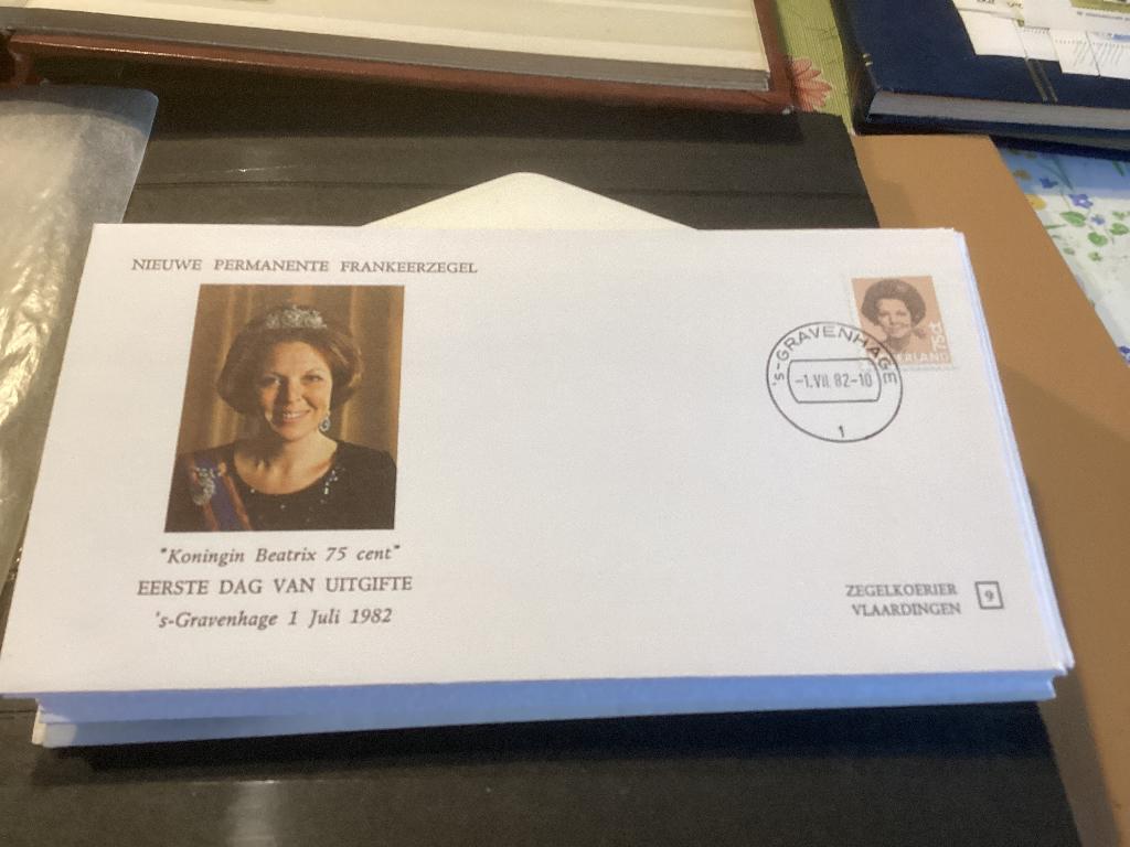 No1045 Beatrix no9 Zegelkoerier Heb van Nederland jaargangen, Postzegels en Munten, Postzegels | Eerstedagenveloppen, Ophalen