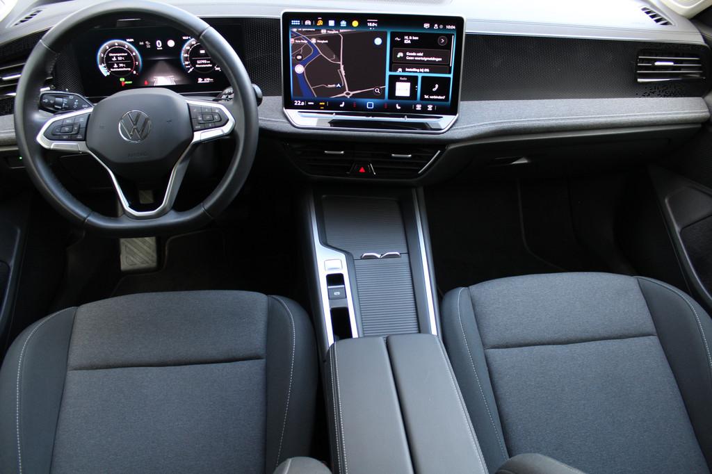 Volkswagen Passat Variant 1.5 eTSI 150 pk | Incl. 12 maanden, 12 maanden, Stof, 4 cilinders, Zwart