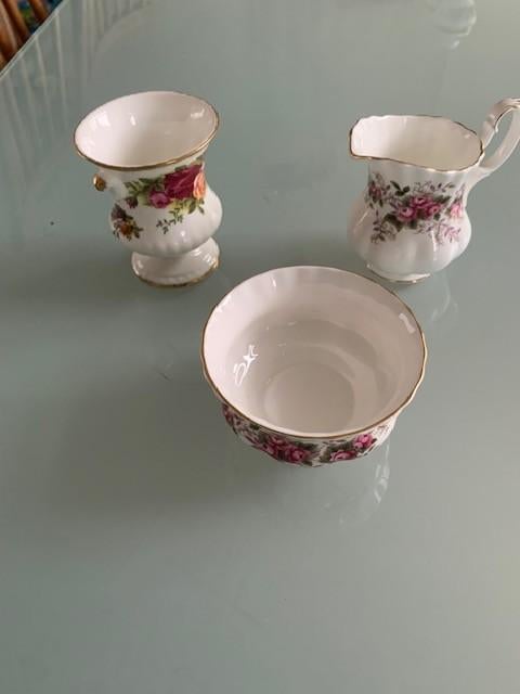 Royal Albert - kommetjes voor suiker, melk, lepeltjes, Ophalen of Verzenden, Zo goed als nieuw, Porselein, Overige typen