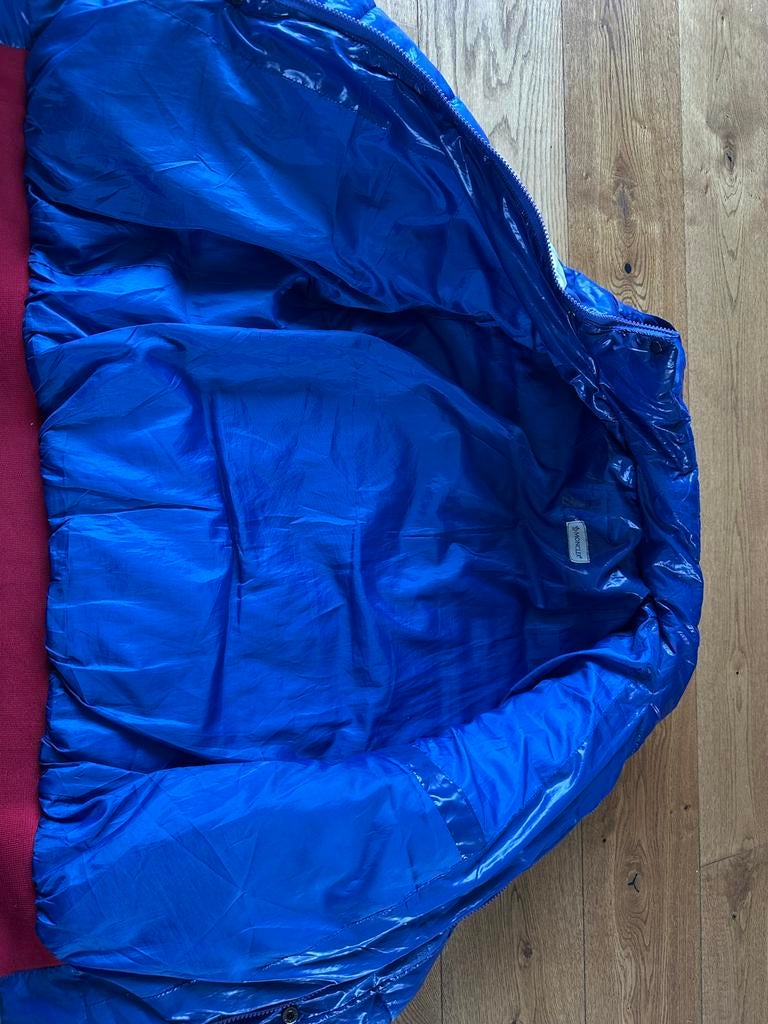 Moncler Enfant pufferjas blauw M, Ophalen of Verzenden, Zo goed als nieuw, Blauw