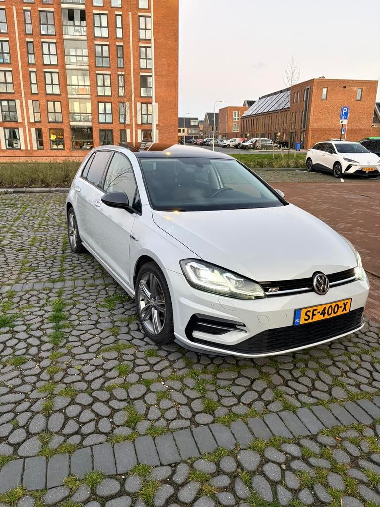 Volkswagen Golf 7.5 R-line DSG 2018 ParelmoerWit, Auto's, Volkswagen, 620 kg, Wit, Origineel Nederlands, 3 cilinders