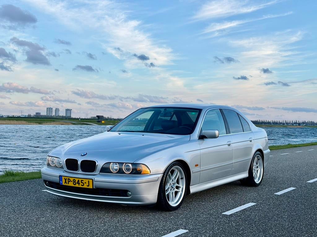 BMW 5-Serie 3.0 I 530 AUT 2001 met Styling 37 (M Parallel)!, Automaat, Achterwielaandrijving, Zwart, Particulier