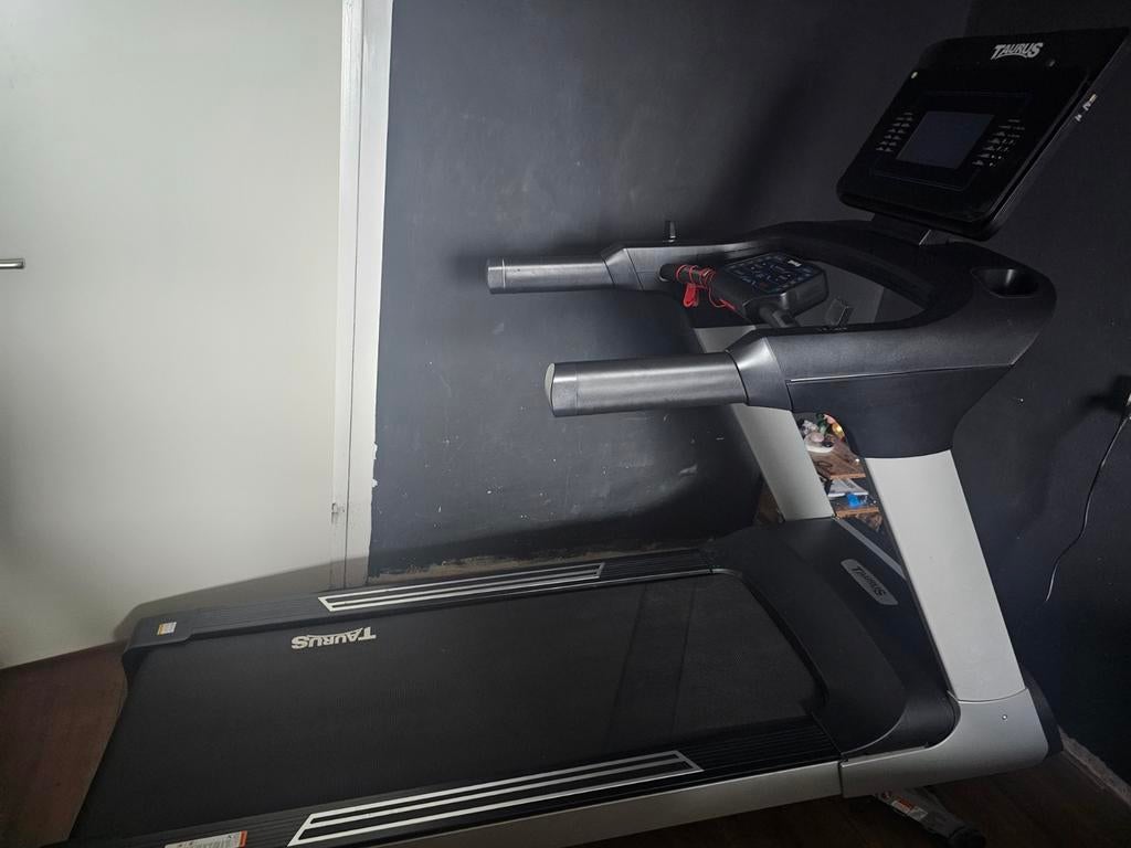 Taurus Loopband T9.5 - Krachtige en Comfortabele Training, Ophalen, Gebruikt, Metaal, Loopband