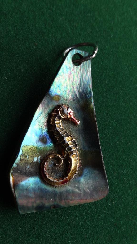 Verguld zilveren Zeepaardje op paarlemoer, Ophalen of Verzenden, Zilver