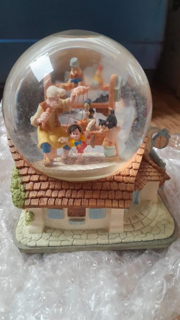 pinokkio snowglobe muziekdoos, Ophalen of Verzenden, Peter Pan of Pinokkio, Zo goed als nieuw, Beeldje of Figuurtje
