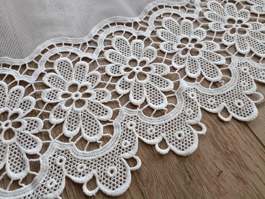 Vintage vitrage valletje geborduurd rand 5,5 mtrx70 cm (GG7), Gebruikt, Wit, Ophalen of Verzenden, 200 cm of meer