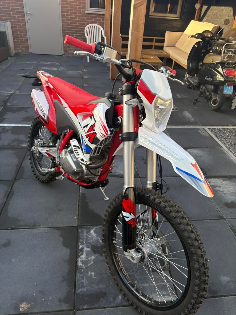 Apollo thunder 300cc crossmotor, 300 cc, Zo goed als nieuw, 5 versnellingen, Ophalen