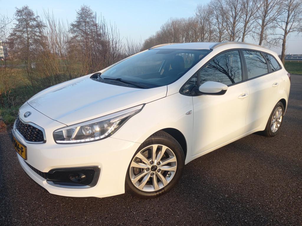 Kia cee'd Sportswagon 1.6 GDI Clima/Cruise/Navi/Camera, Voorwielaandrijving, 135 pk, Gebruikt, 4 cilinders