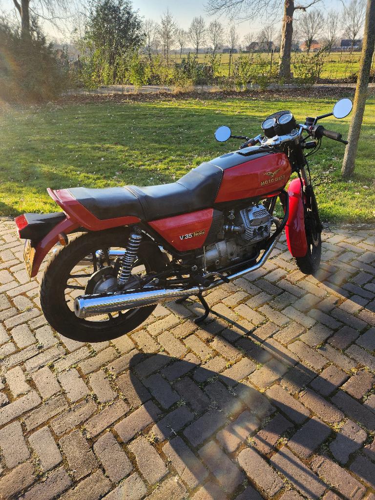 Moto Guzzie V35 Imola 1983, Motoren, Motoren | Moto Guzzi, Cardan-aandrijving, 2 cilinders, Minimaal motorrijbewijs A2, 12 t/m 35 kW