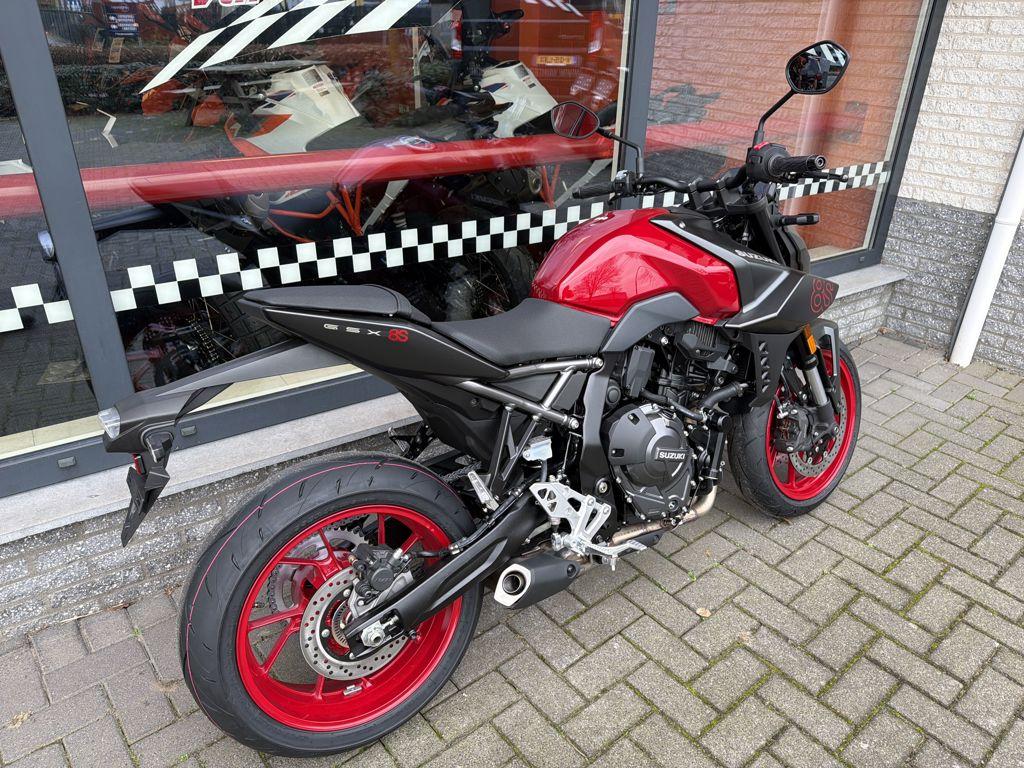 SUZUKI GSX-8S 2026 - foto 3