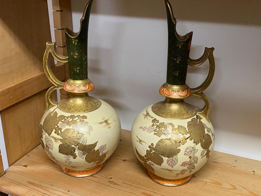 Antieke kaststel schenkkannen, Ophalen