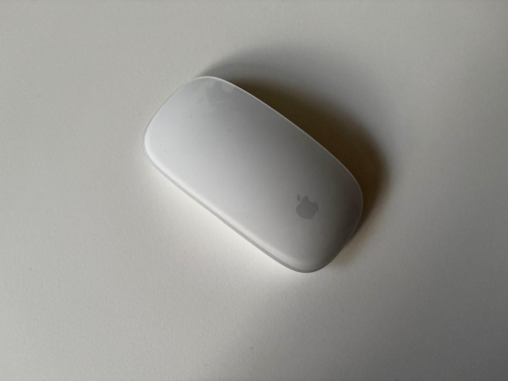 Apple Magic Mouse 2 – Draadloos – Zeer Goede Staat, Muis, Rechtshandig, Ophalen of Verzenden, Zo goed als nieuw