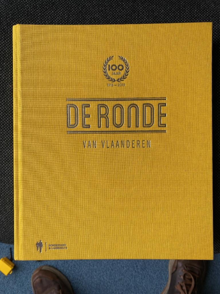 Jubileumboek 100 jaar Ronde van Vlaanderen, Ophalen of Verzenden, Zo goed als nieuw, Diverse auteurs, Lopen en Fietsen