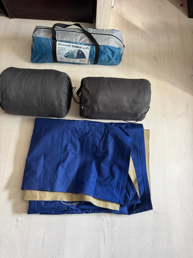 Kampeeruitrusting: Tent, Slaapzakken en Luchtbed, Ophalen, Gebruikt, Tot en met 2