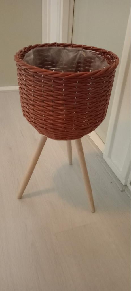 Plante mand op pootjes, Ophalen of Verzenden, Rond, Minder dan 30 cm