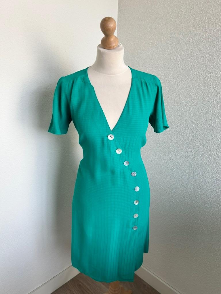 King Louie maat 40 groene knopen jurk 3151, Maat 38/40 (M), Ophalen of Verzenden, Zo goed als nieuw, Knielengte