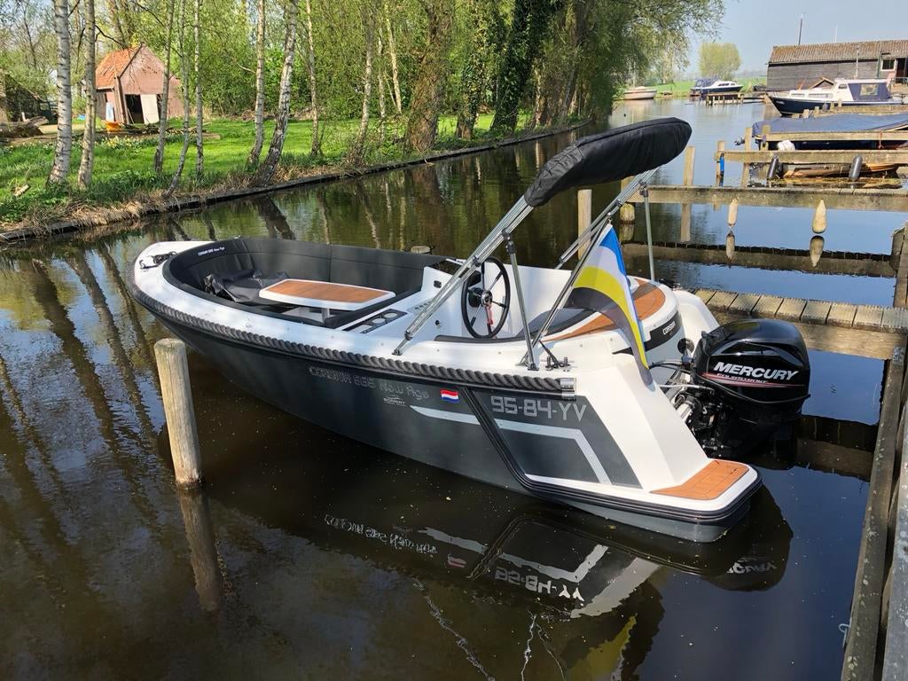 Sloep Corsiva 565 met Mercury 25 pk (met hydraulische trim), Watersport en Boten, Ophalen, 10 tot 30 pk, Zo goed als nieuw, 3 tot 6 meter