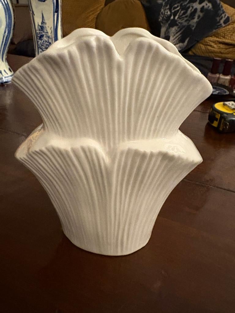 Vaas wit, Wit, Aardewerk of Porselein, Ophalen of Verzenden, Zo goed als nieuw