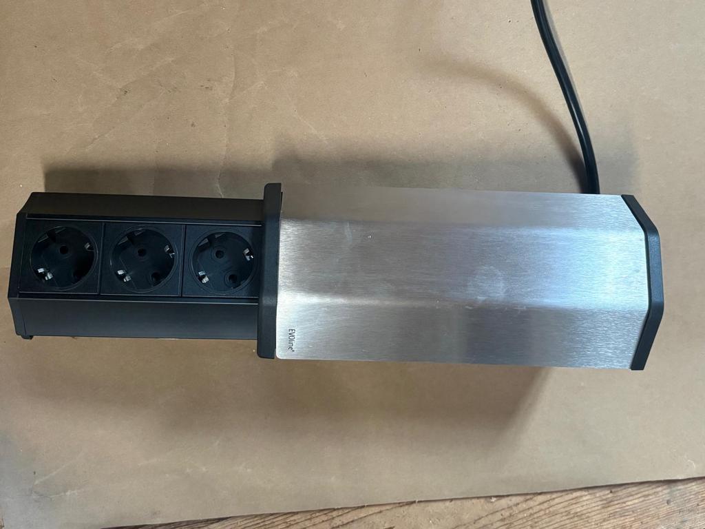 Hoek stopcontact voor onder een bovenkast, Doe-het-zelf en Verbouw, Elektra en Kabels, Ophalen of Verzenden, Gebruikt, Stopcontact