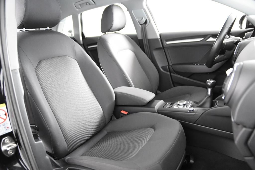 Audi A3 Sportback *1ste Eigenaar*Navigatie*Trekhaak*Carplay*, Auto's, Voorwielaandrijving, Stof, Gebruikt, 1165 kg