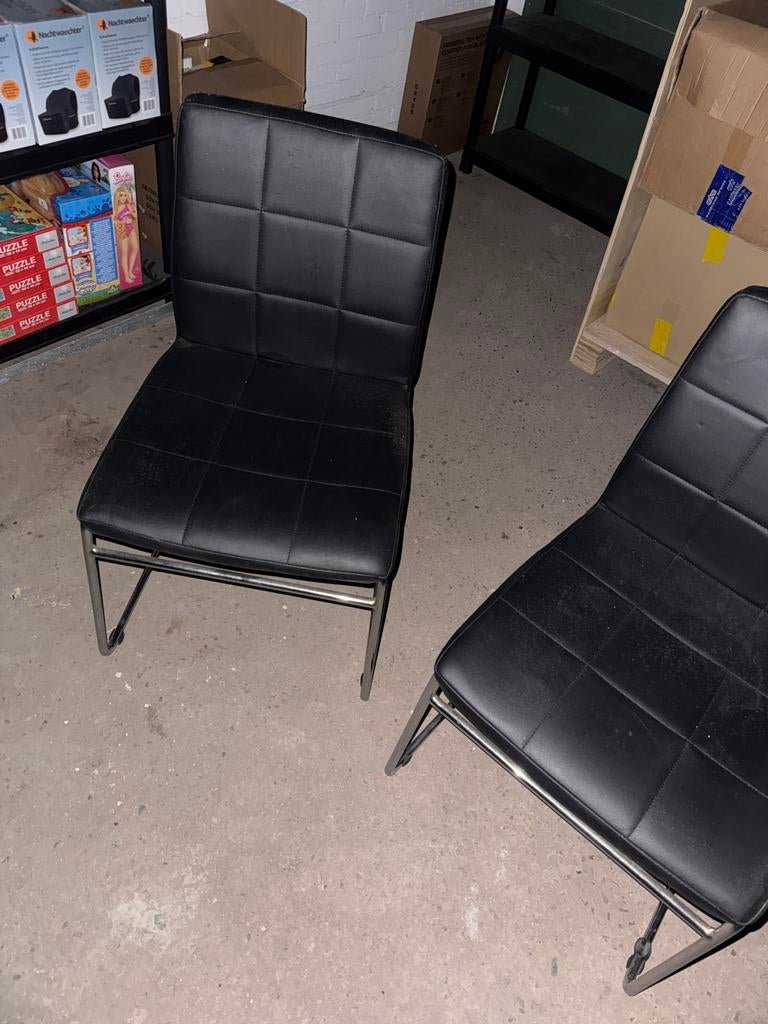 Twee zwarte stoelen met metalen onderstel, Huis en Inrichting, Ophalen, Gebruikt, Twee, Zwart