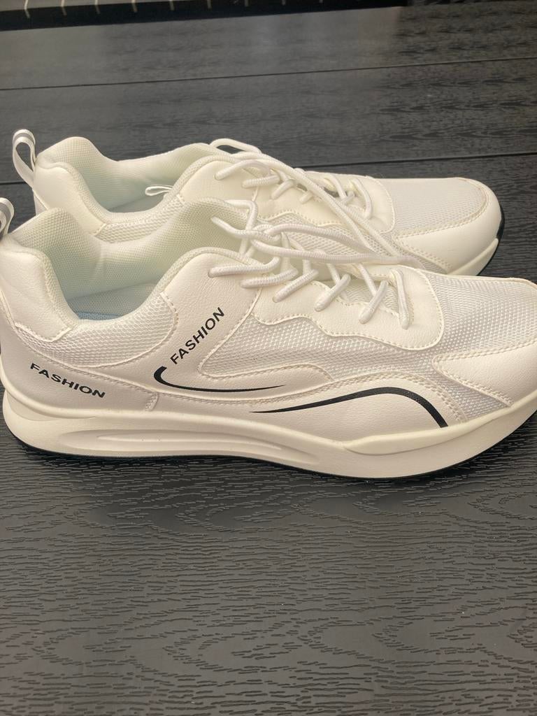 Witte sneakers met 'FASHION' opdruk maat 44, Wit, Nieuw, Ophalen of Verzenden, Sneakers of Gympen