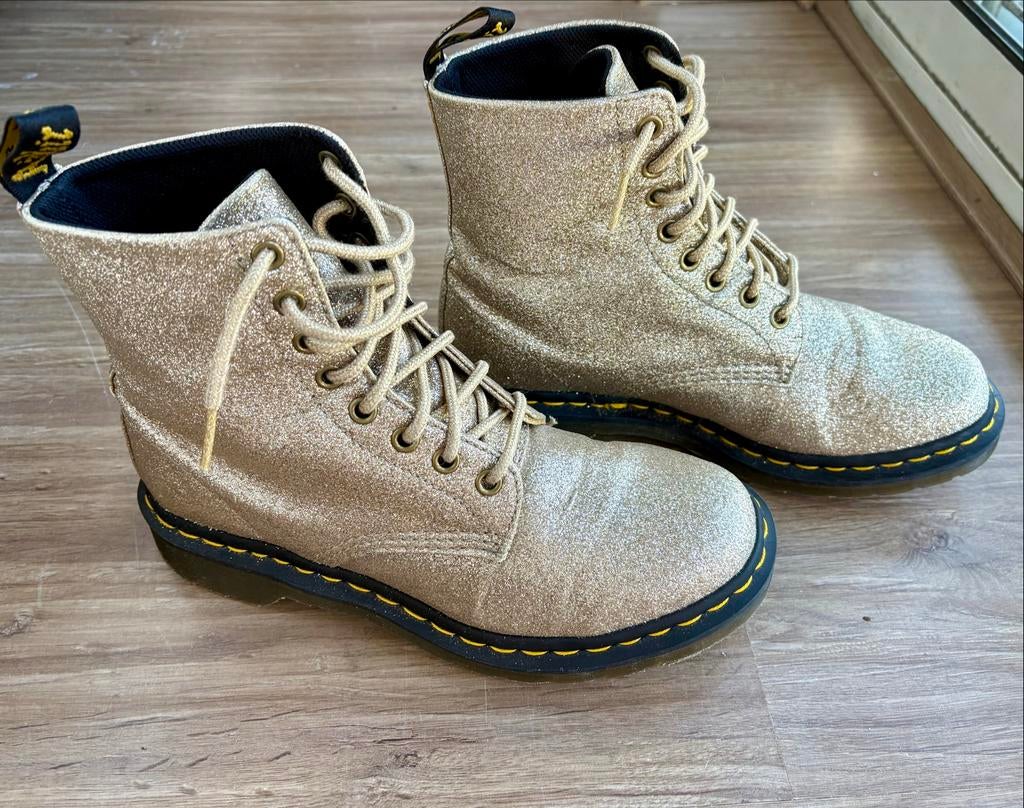 Dr Martens glitter laarzen maat 39, Overige kleuren, Lage of Enkellaarzen, Ophalen of Verzenden, Zo goed als nieuw