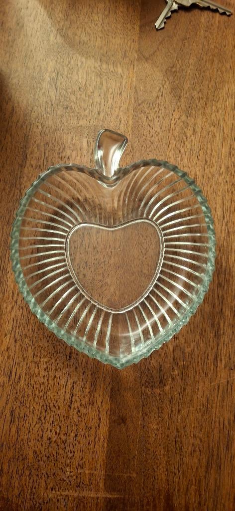 Glazen (serveer)schaaltje in de vorm van een hart, Schaal, Ophalen of Verzenden, Overige vormen, Glas