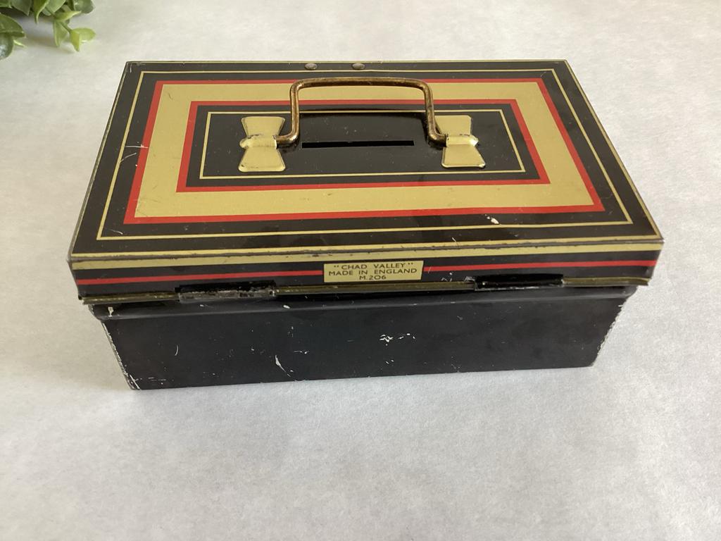 Geldkistje blik spaarpot Chad Valley met sleutel vintage, Ophalen of Verzenden, Gebruikt, Overige