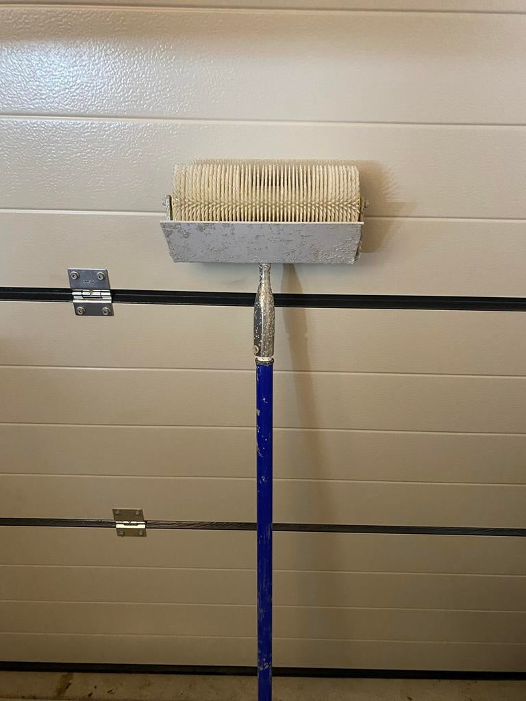 Prikroller met steel en beschermkap voor vloeregalisatie, Ophalen, Gebruikt