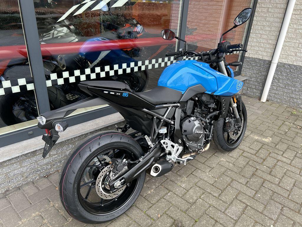 SUZUKI GSX-8S 2025 - foto 3