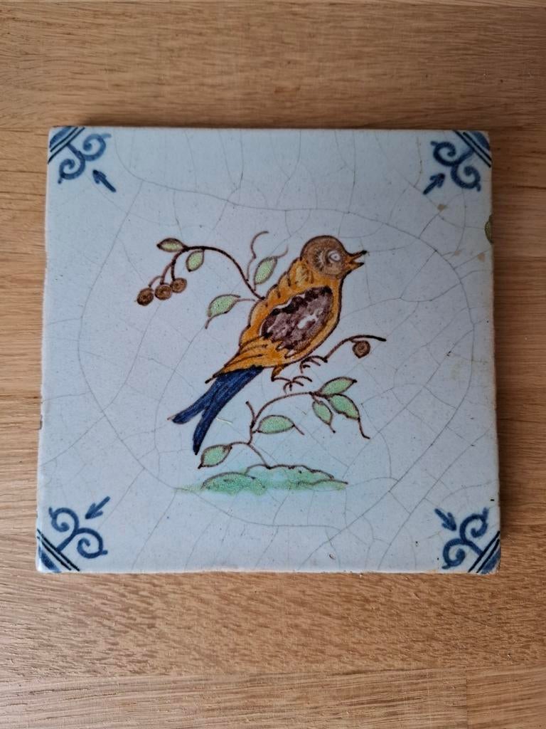 Antieke polychrome Delft tegel met vogel, Antiek en Kunst, Ophalen of Verzenden