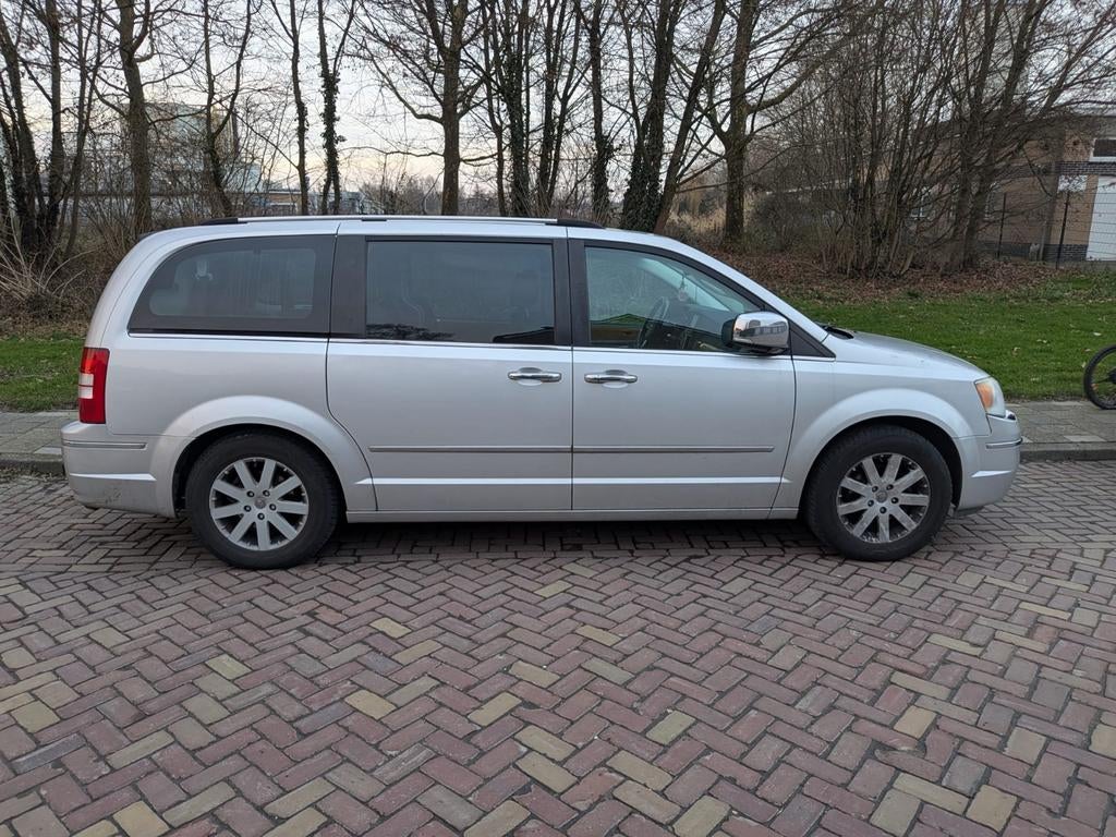Chrysler Grand Voyager 3.8 I AUT 2008 Grijs, Auto's, Chrysler, 450 kg, Zwart, Grand Voyager, 138 €/maand