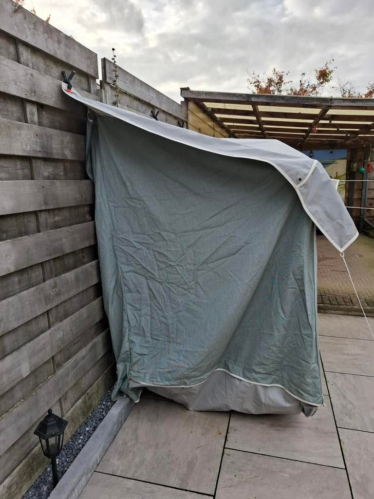 Kooktent aan de voortent ritsen, Ophalen, Gebruikt