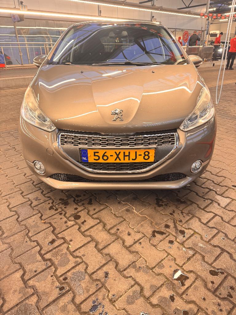 Peugeot 208 1.4 VTI 70KW/95PK 5-D 2012 Grijs, Auto's, Voorwielaandrijving, Stof, 40 €/maand, Zwart