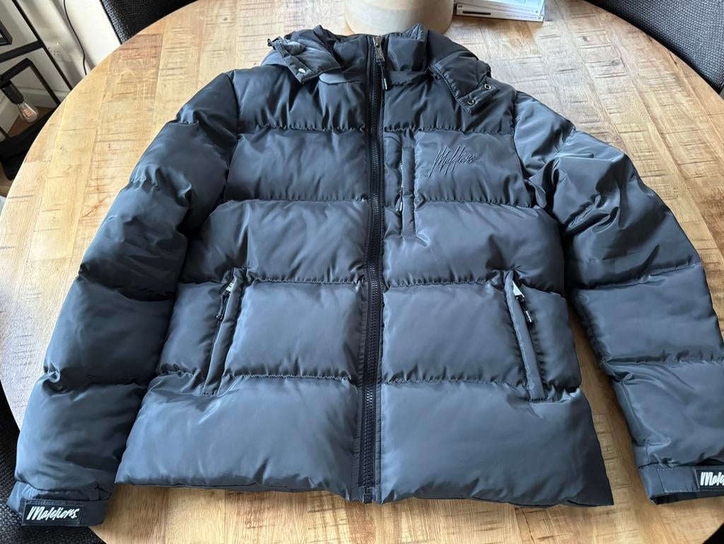 Te koop Malelions winterjas, Ophalen of Verzenden, Zo goed als nieuw, Maat 52/54 (L), Grijs