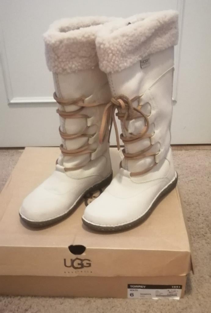 Uggs Maat 37 Beige - nieuw in doos, Uggs, Ophalen of Verzenden, Nieuw, Beige