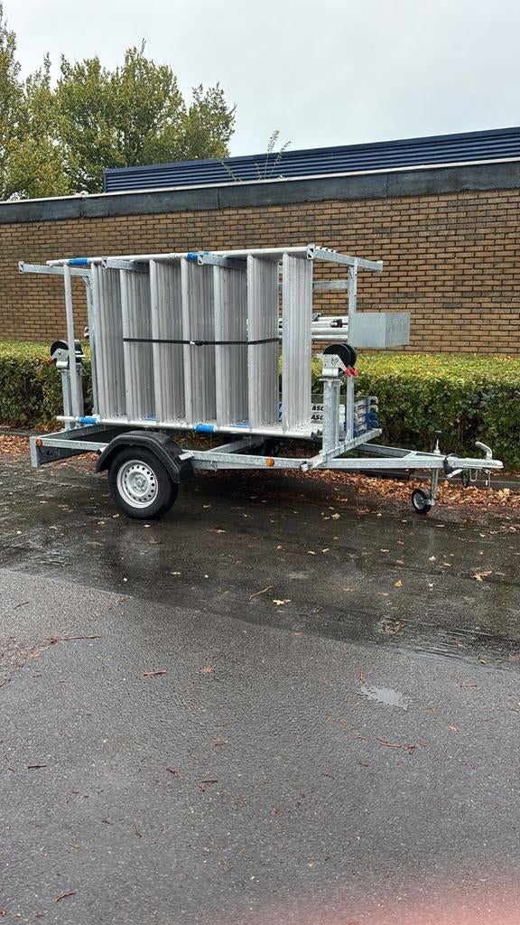Mooie rolsteiger op aanhanger 10.2 meter werkhoogte net binn, Doe-het-zelf en Verbouw, Steigers, Ophalen, Rolsteiger of Kamersteiger