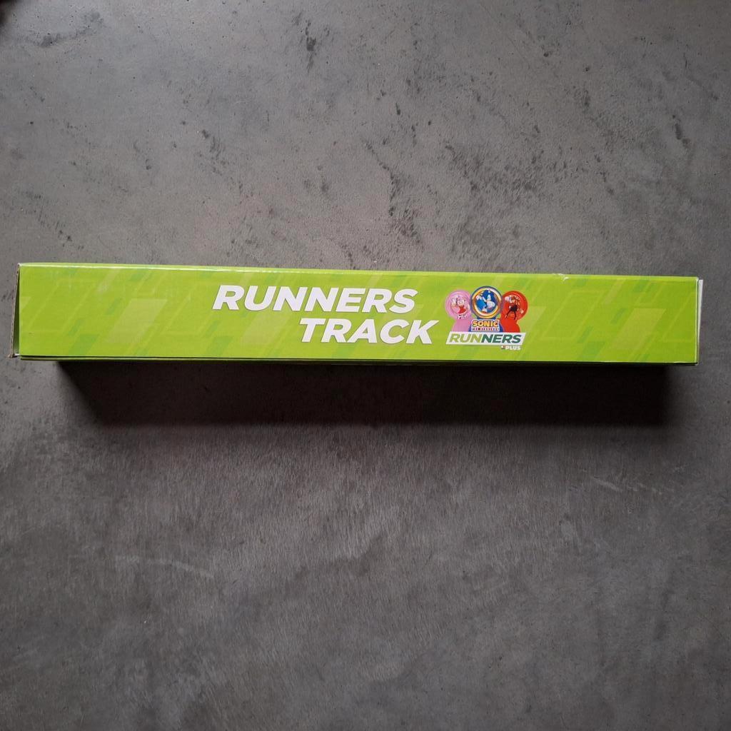 Runners Track PLUS supermarktactie 2023 Sonic nieuw in doos, Verzamelen, Supermarktacties, Plus, Ophalen of Verzenden