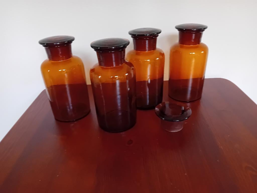 Antieke glazen stopflessen uit apotheek/ drogisterij, Ophalen