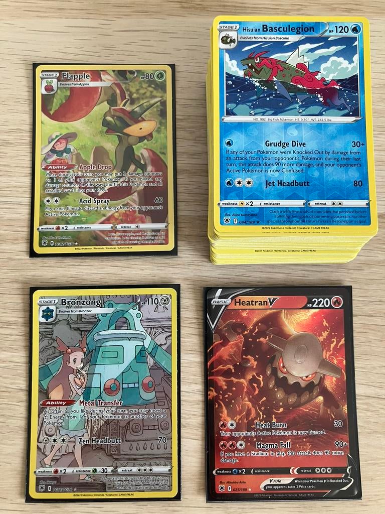 KADO TIP Set van 100 verschillende originele Pokemon kaarten, Ophalen of Verzenden, Zo goed als nieuw, Meerdere kaarten, Foil
