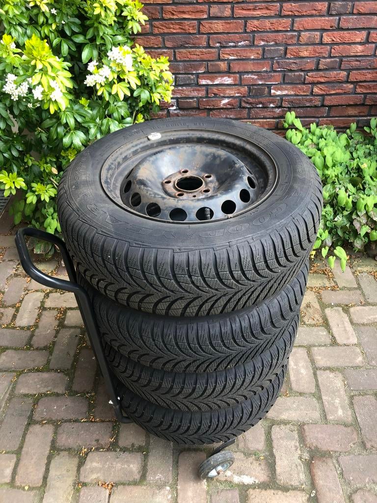 Winterbanden op stalen velgen - Volvo V70, Ophalen of Verzenden