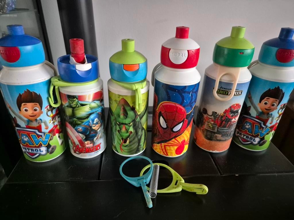 Diversen Mepal pop up bekers dinotrux, paw patrol, sprookjes, Diversen, Schoolbenodigdheden, Zo goed als nieuw, Ophalen