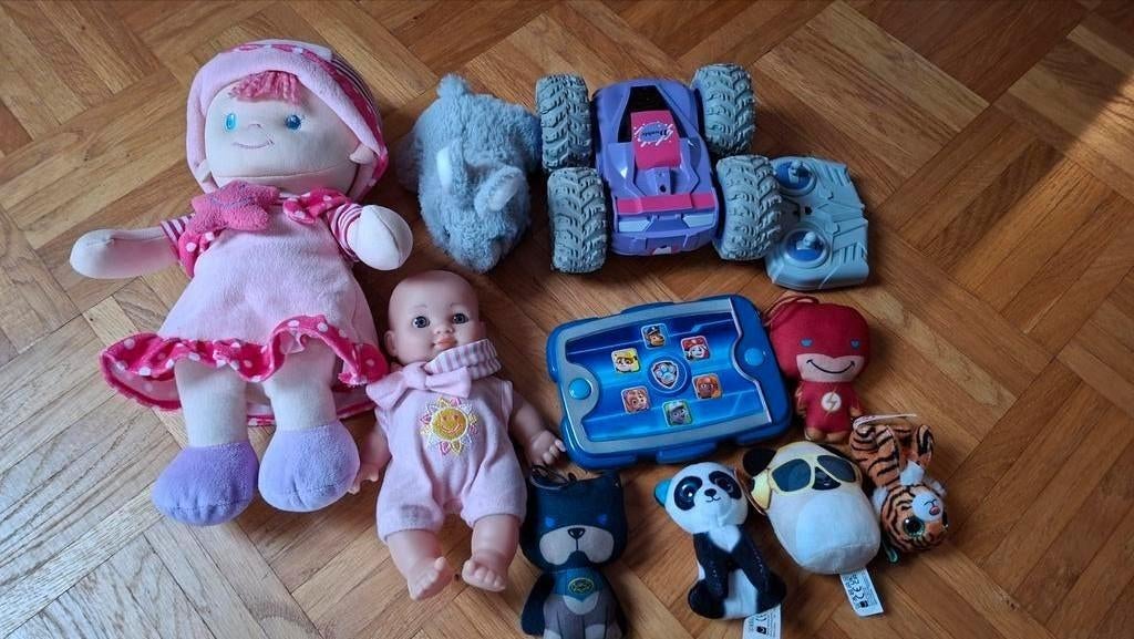 Speelgoed pakket - Poppen, knuffels, tablet, auto, Ophalen of Verzenden, Gebruikt