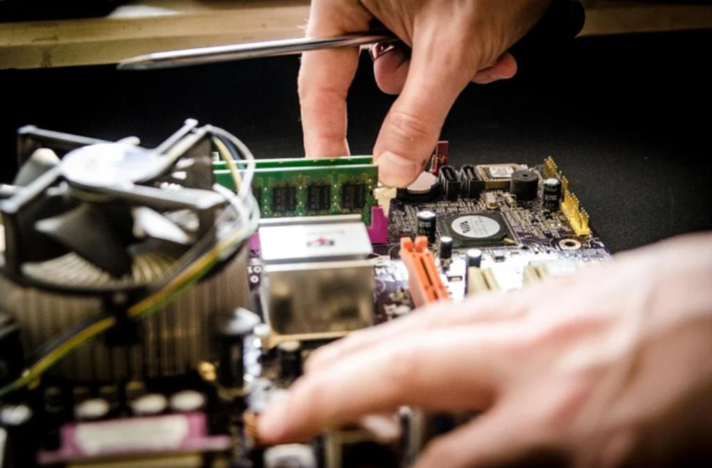 Reparaties van laptop en computers, No cure no pay, Computerreparatie en Onderhoud