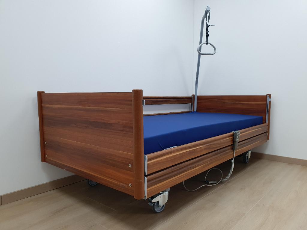 Hoog laag bed - zorgbed - verpleegbed - senioren Bock bed, Ophalen of Verzenden, Zo goed als nieuw, Info@thuiszorgbedvoordeel.nl