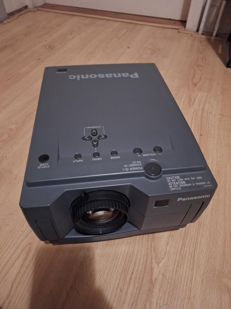 Panasonic PT-L556U Projector, Ophalen of Verzenden