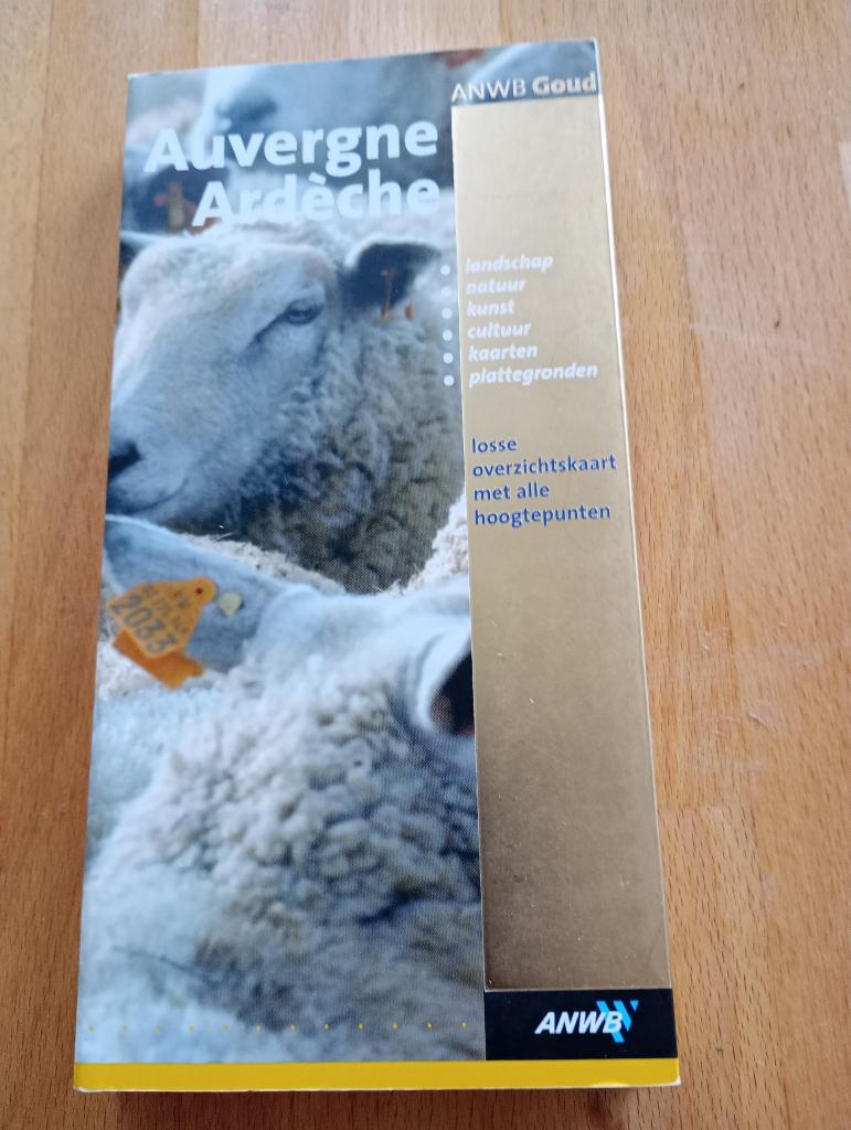 Auvergne en Ardeche, Boeken, Europa, Ophalen of Verzenden, Zo goed als nieuw, Reisgids of -boek