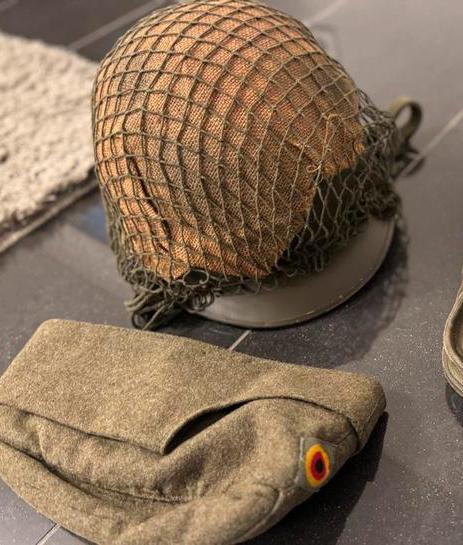 M1 Buitenhelm, Duitse Bundeswehr wintermuts, Munitiekist., Verzamelen, Ophalen of Verzenden, Overige soorten, Duitsland, Helm of Baret