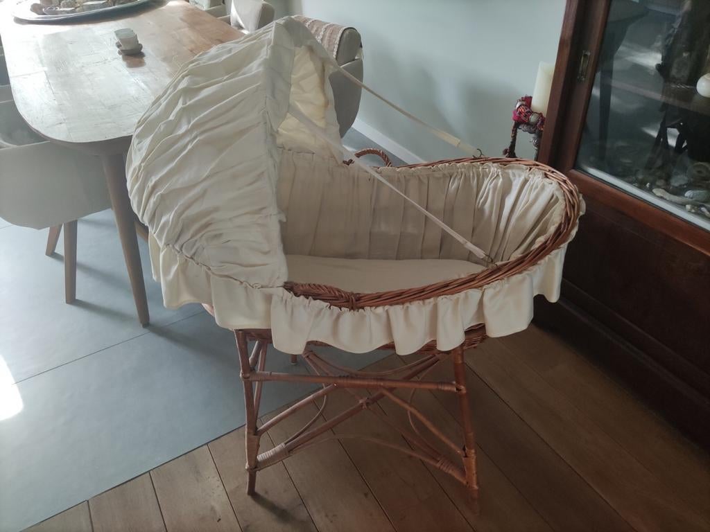 Rotan wieg met kap, Ophalen, Zo goed als nieuw, Wieg